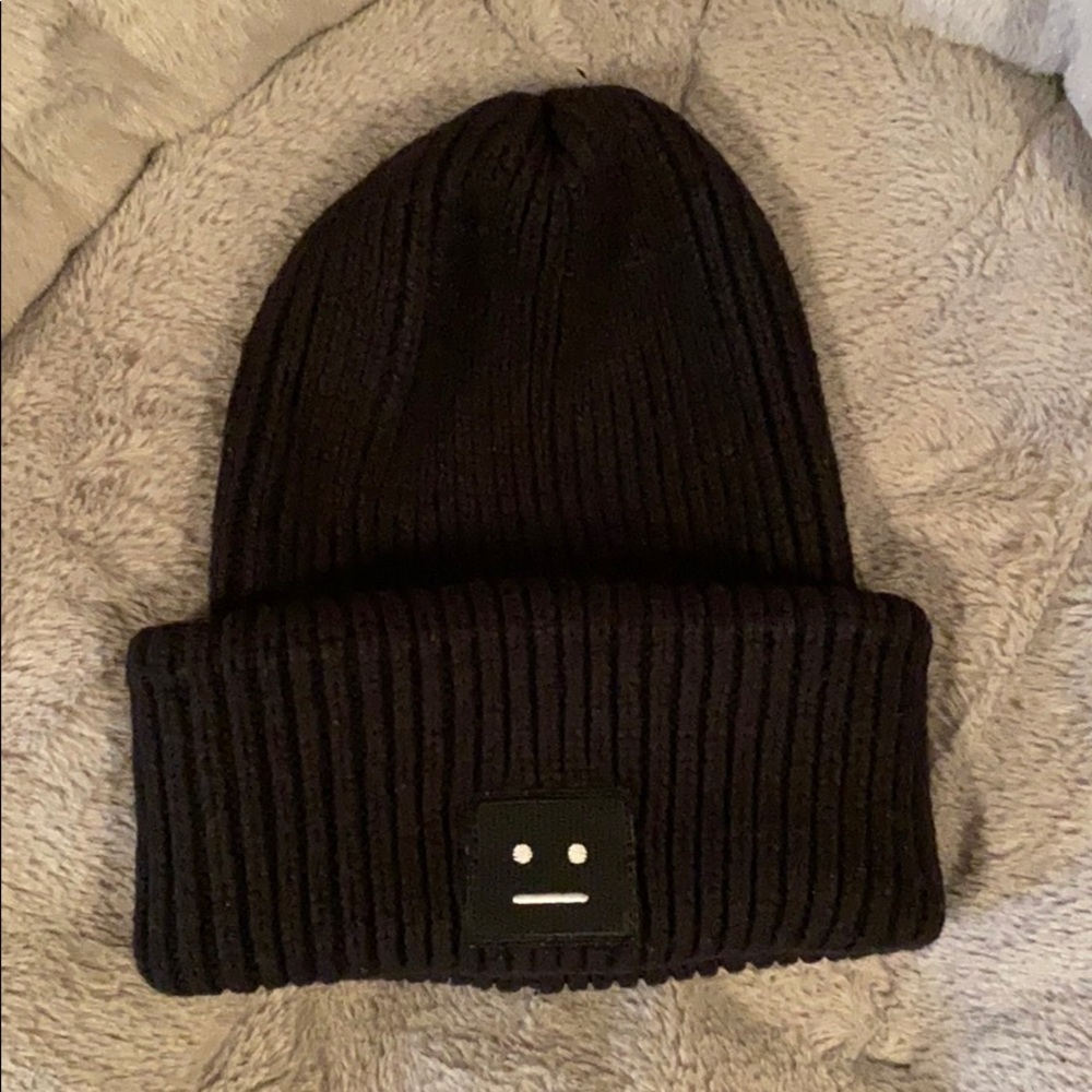 Acne hat